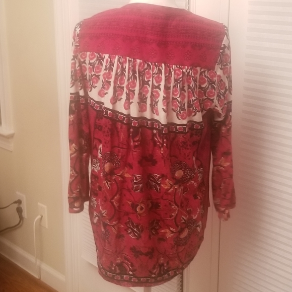 Lucky Brand red geometric blouse M - Picture 4 of 4